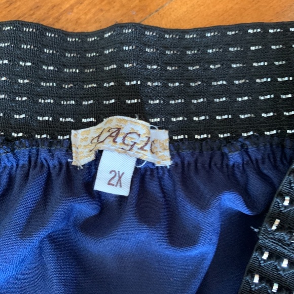 Magic women’s plus size skirt. Worn about‎ 6x? - Picture 3 of 4